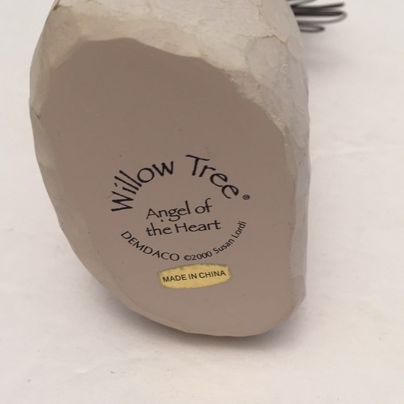 Willow Tree Angel of Heart Figurine 2000 - Picture 3 of 6